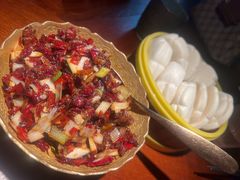伊犁辣皮子炒肉配馍-楼兰新疆主题餐厅(悠方店)