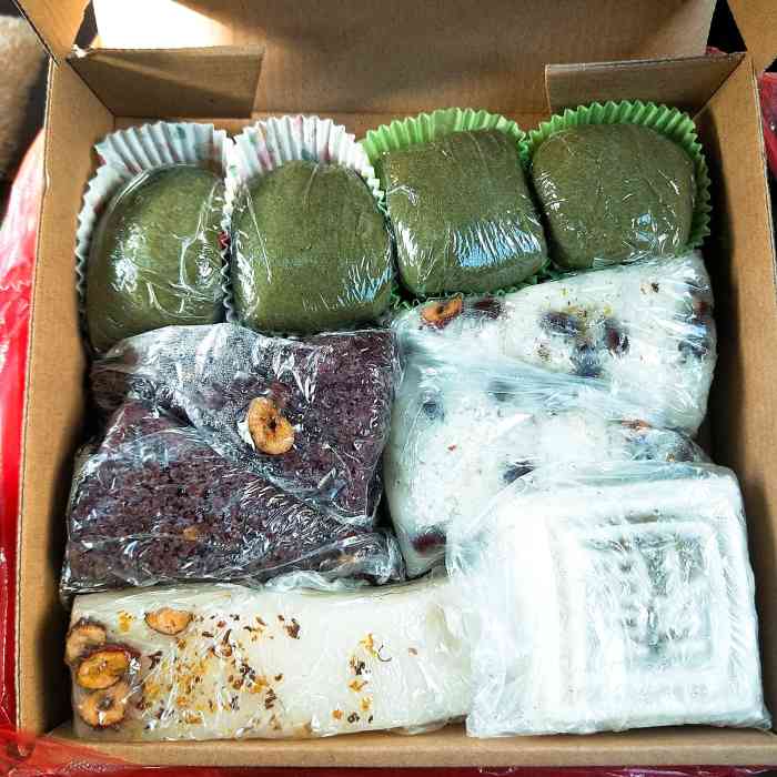 徐记糕点-"刚蒸好的青团子青翠欲滴,扑鼻而来的清香在.