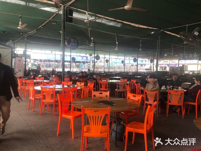 鸿港海鲜批发市场大堂图片