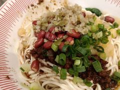 红碗豌杂面-遇见小面(东方宝泰店)