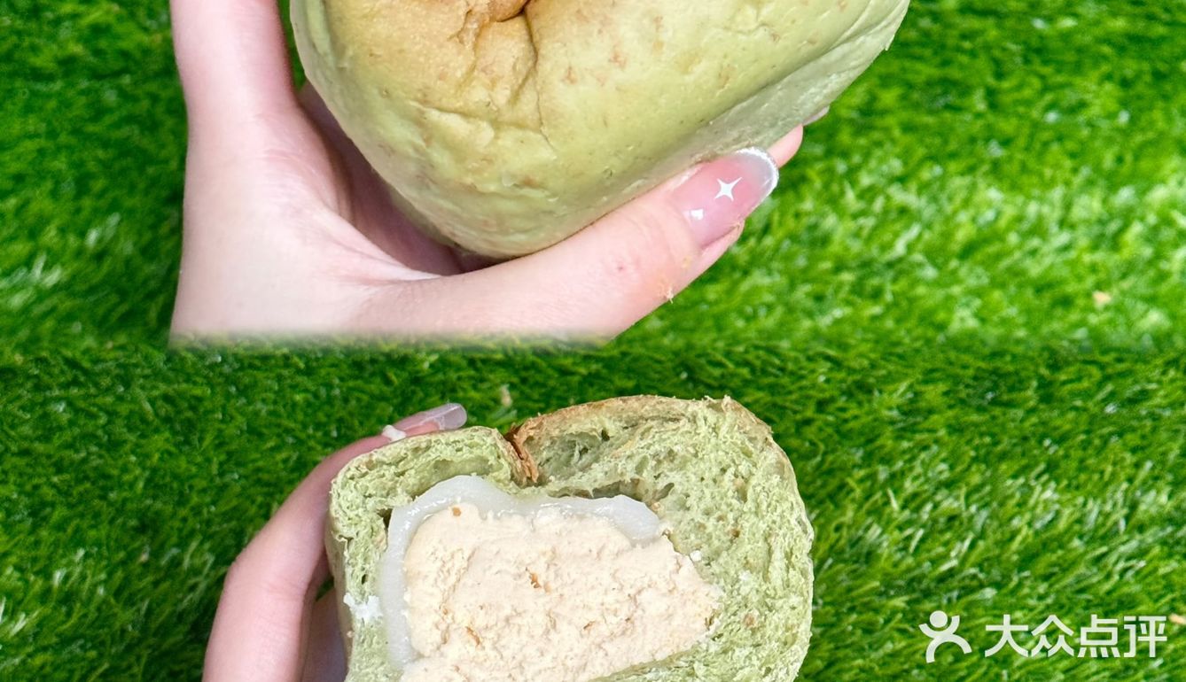 肉松面包控大满足‼️边吃边掉-陆小熙 毛茸茸