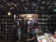 -钟书阁(松江泰晤士小镇店)