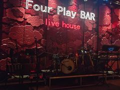-FOUR PLAY BAR