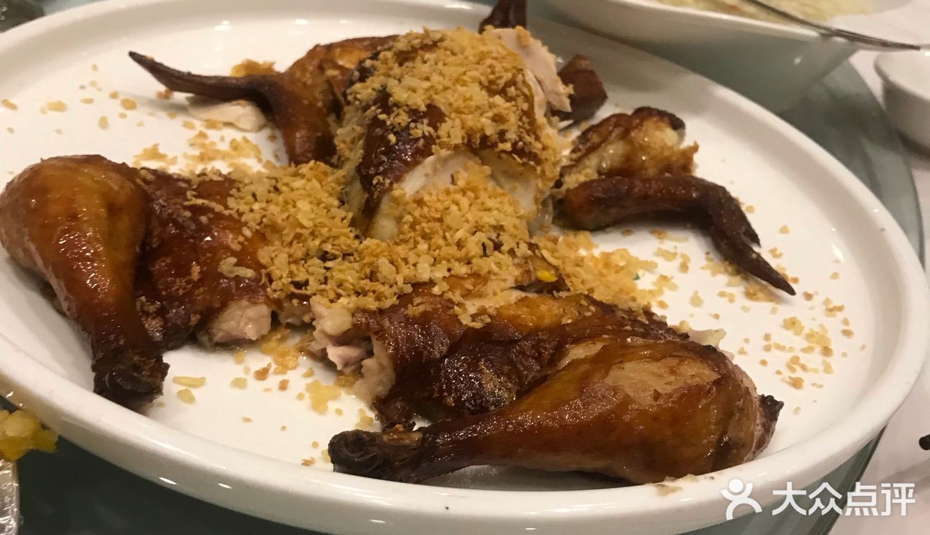 菜品价格合适 有包间 环境很好 菜单也有英文