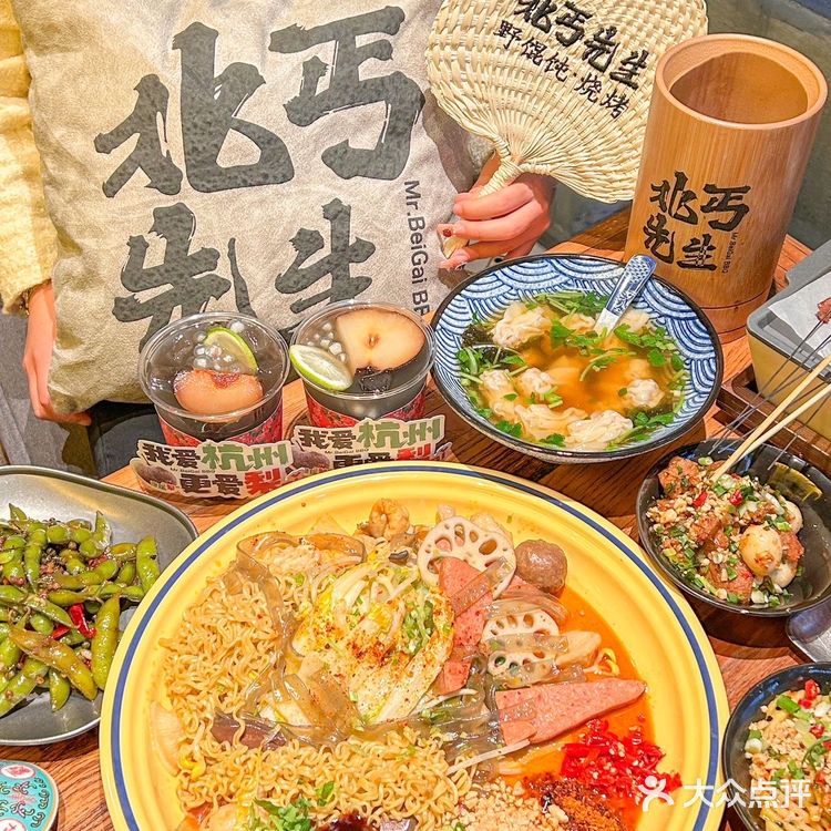 杭州滨江新开的这家东北烧烤店，真的是太火爆了！