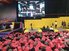 -嘿哟动霸CHUA·新潮玩运动娱乐中心·蹦床滑冰团建乐园