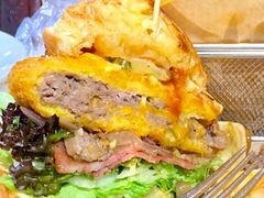 芝士牛肉可颂堡-遇见西木美式餐厅(体育路店)