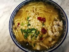 酸菜黑鱼面-轻捞慢起面馆(新世界百货店)