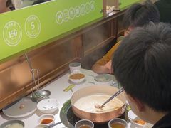 -洪氏嗨捞·广东猪肚鸡·椰子鸡火锅(西咸万象城店)