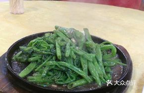 Iron Plate Shrimp Paste Gai Lan
