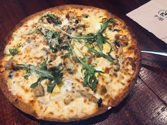 蘑菇披萨淋黑松露油-卡朋厨房(289艺术园区店)