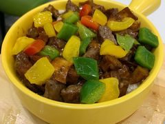 黑椒牛仔粒烩饭-简荟厨·西式简餐(花都雅乐城店)