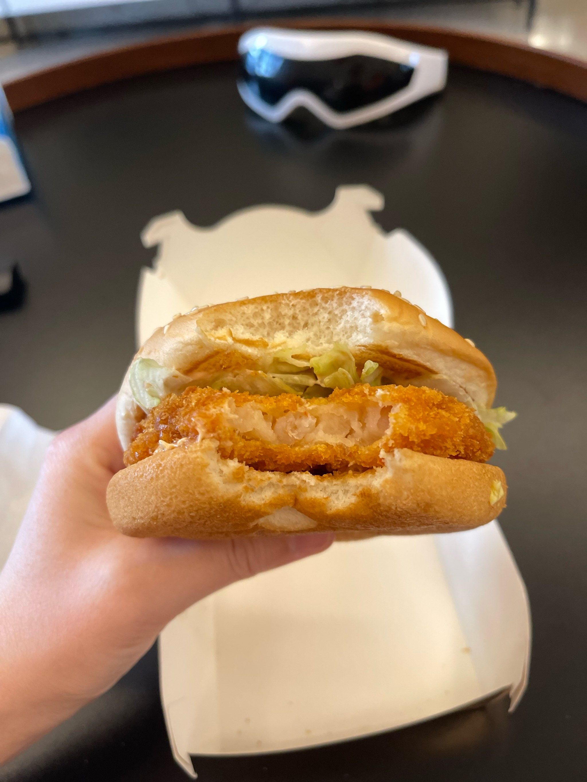 麦当劳新出的虾堡太好吃啦～快去冲