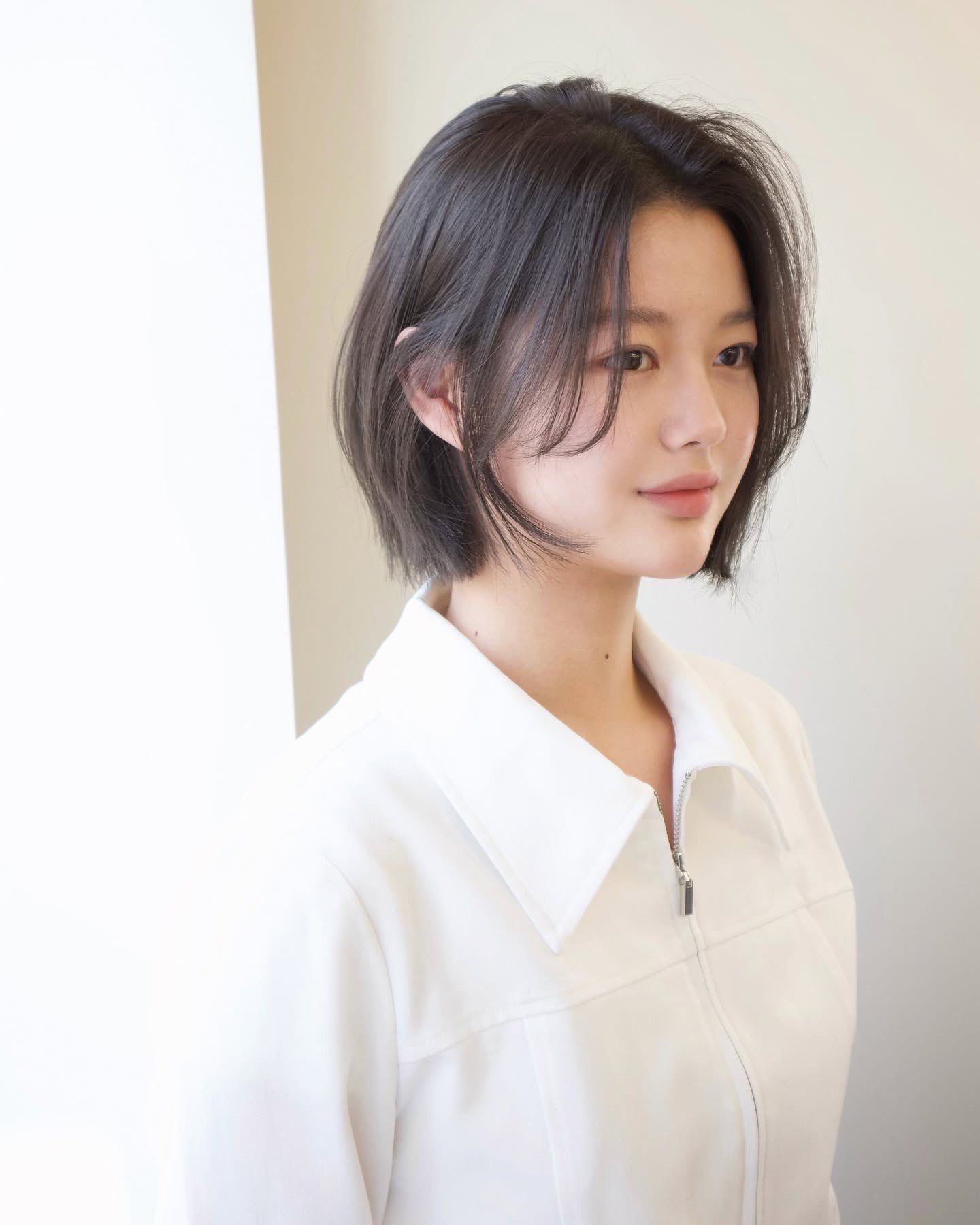 在众多的发型中,韩系柔美女士短发以其独特的魅力吸引了无数女性的