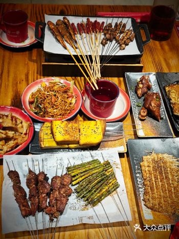 人间野摊烧烤天花板，就在吃东方一串