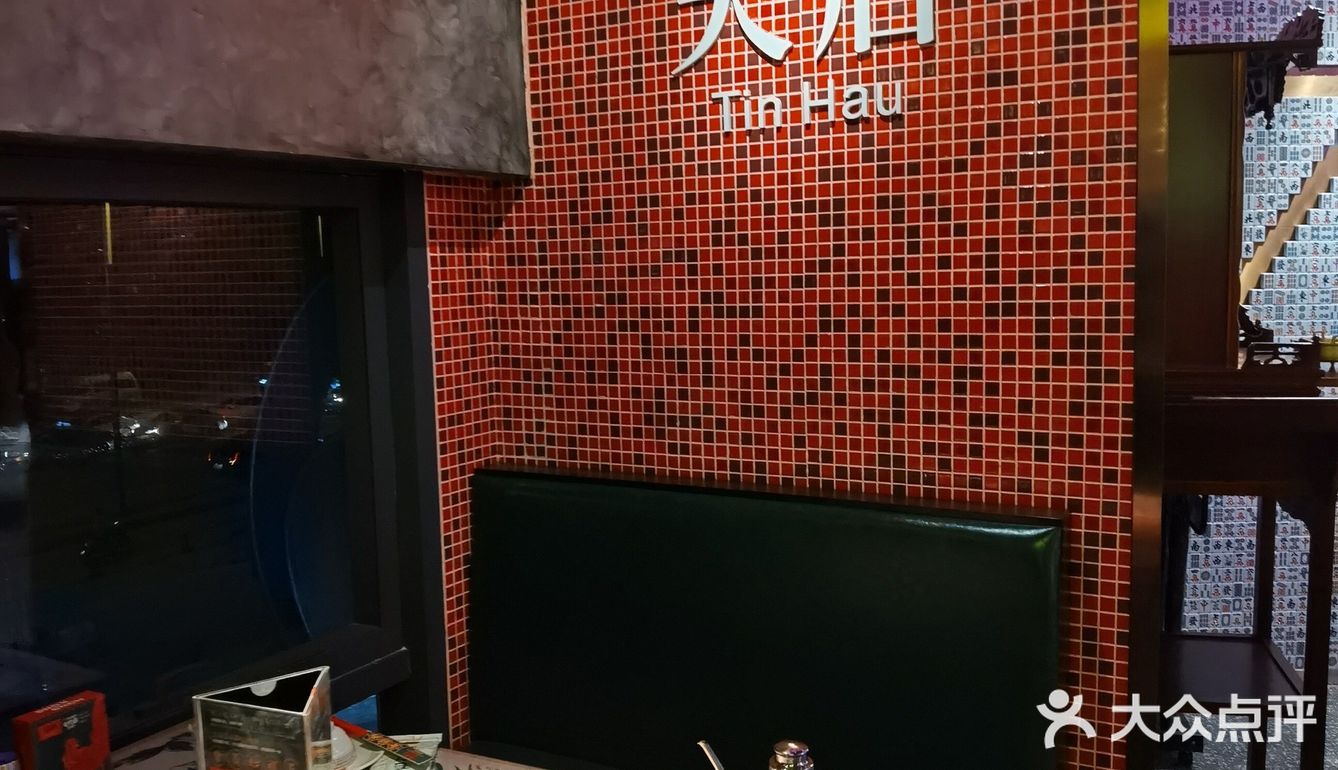 我们每个人都喝了两三碗汤才让小哥哥烫的菜