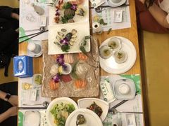 -青瓦餐厅·生鱼片·韩园烤肉(西塔店)