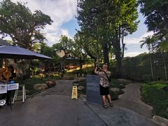 -Chom Cafe and Restaurant