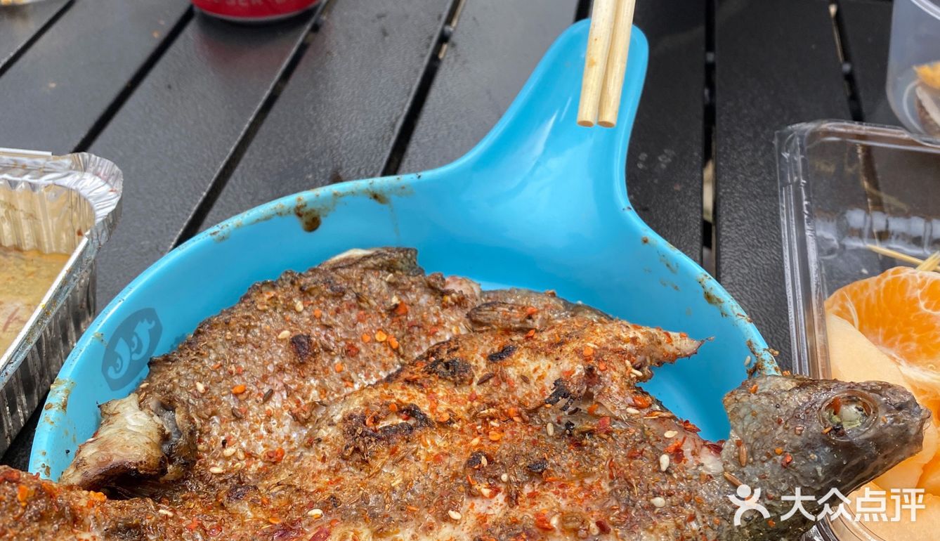 原来生活除了诗和远方，还有烧烤和啤酒