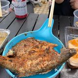 原来生活除了诗和远方，还有烧烤和啤酒