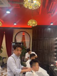-东方先生国潮男士理发馆
