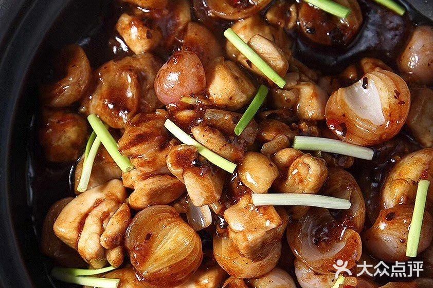 他的辅食比较多的就是面条、饺子、肉片汤、蒸蛋、蔬菜丸