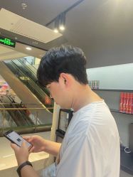 -一家只做男发烫染的店