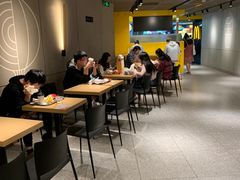 大堂-麦当劳(中山公园龙之梦店)