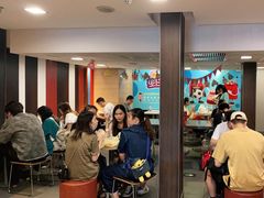 等位区-麦当劳(百利广场店)