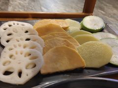 蔬菜拼盘-唯成•韩国炭火烤肉 유성고기