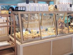 面包甜点陈列柜-Dough&Joe团憩(瑞虹天地月亮湾店)