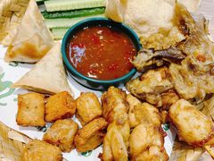 市场招手停炸食拼盘-迷你椰·泰式大排档(观前街店)