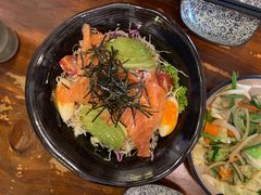 三文鱼牛油果沙拉-百步拉面