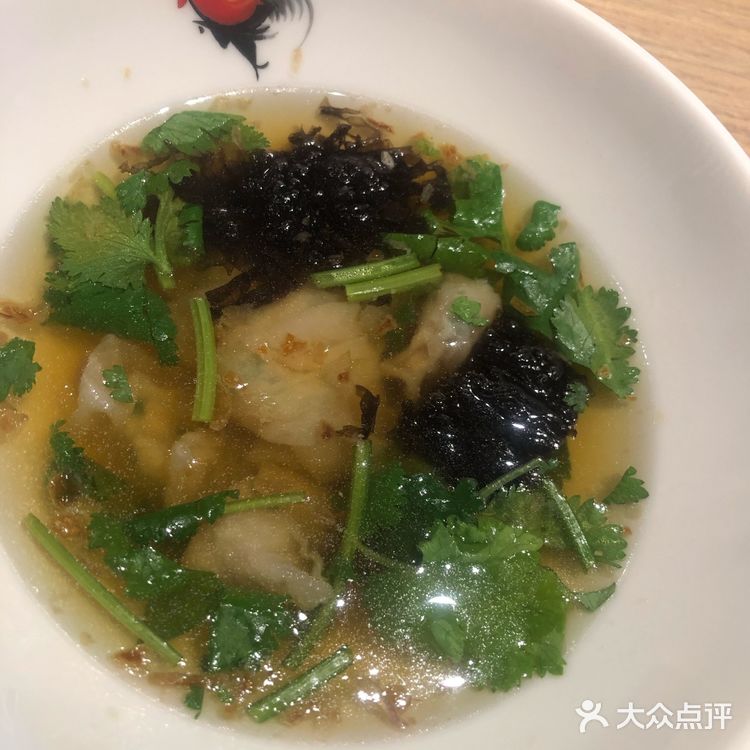 撤空盘很及时，服务员态度很好