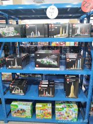 -逝水玩具折扣店