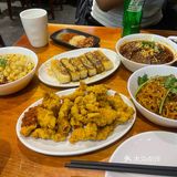 这家店在愚园路上真是太有名了！