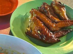 黄亚华招牌烧鸡翅-黄亚华小食店(Jalan Alor)