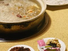 -东巴谷野生菌火锅餐厅