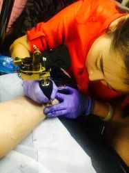 -鳌首刺青纹身 穿孔饰品店