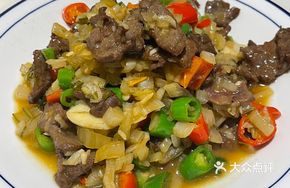 Stir-Fried Beef with Pickled Cabbage
