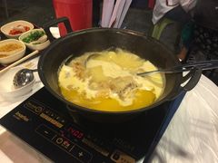 -鲜入围煮花胶鸡海鲜火锅