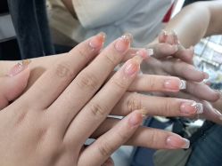 -芊屿芊浔美甲