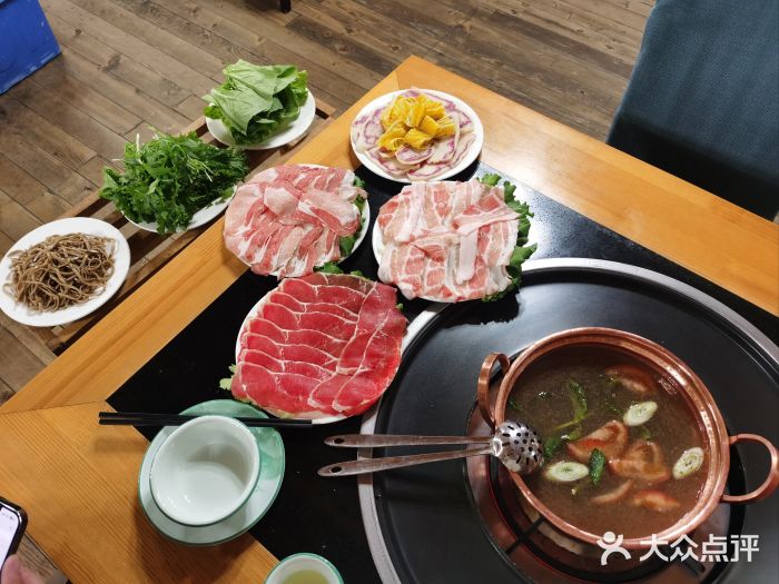 银同牦牛肉火锅图片