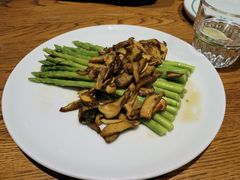 牛肝菌扒芦笋-一坐一忘云南菜(嘉里中心店)