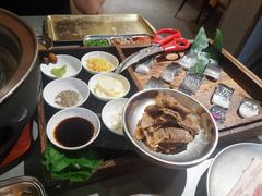 -围炉肉舍•炭烤活鳗•丹东海鲜烤肉(步行街店)