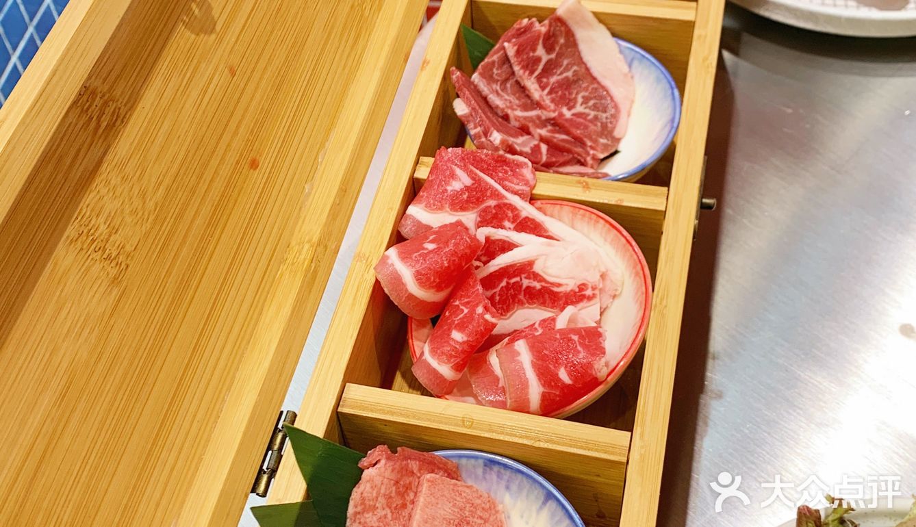 烤肉也能拆盲盒❗️快来穿韩服吃烤肉啦！