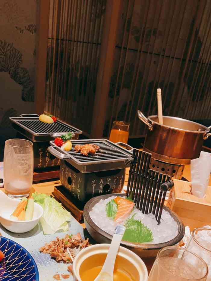 虹料理(维景店)-"4个小伙伴选择了在维景虹料理跨年.我们选.