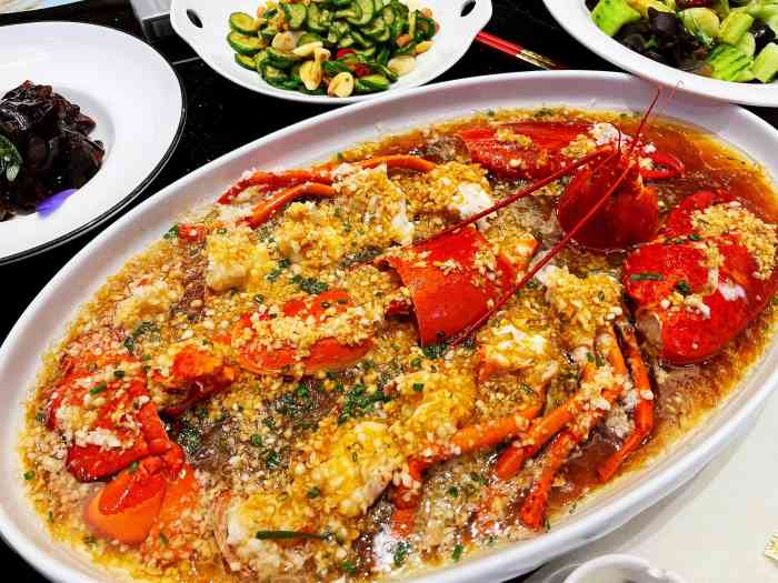 香山湖百宴楼(马群花港店)-"周末请亲戚吃饭,由于他们家都在这个店