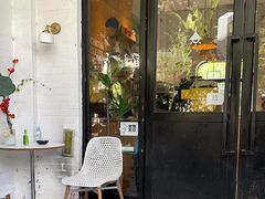 -彳亍咖啡·这里(水湾路店)