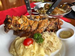 德式烤猪肘配酸菜土豆泥-申德勒加油站西餐厅(日坛路总店)